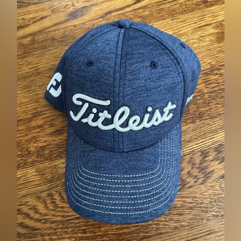 Titleist (PRO V1) cap! BRAND NEW! (NWOT)